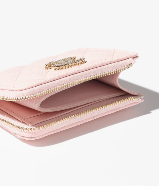 Chanel Small Zipped Wallet Shiny Grained Calfskin, Strass & Gold-Tone Metal - Light Pink