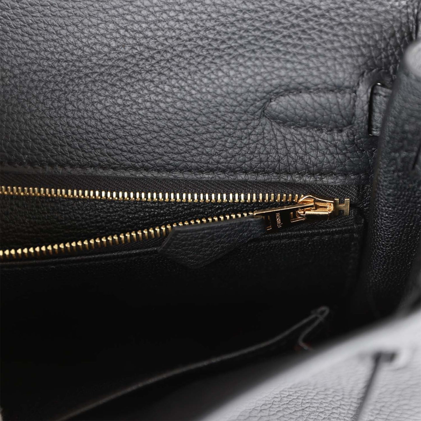 Hermès Kelly Retourne 25 Black Togo Gold Hardware