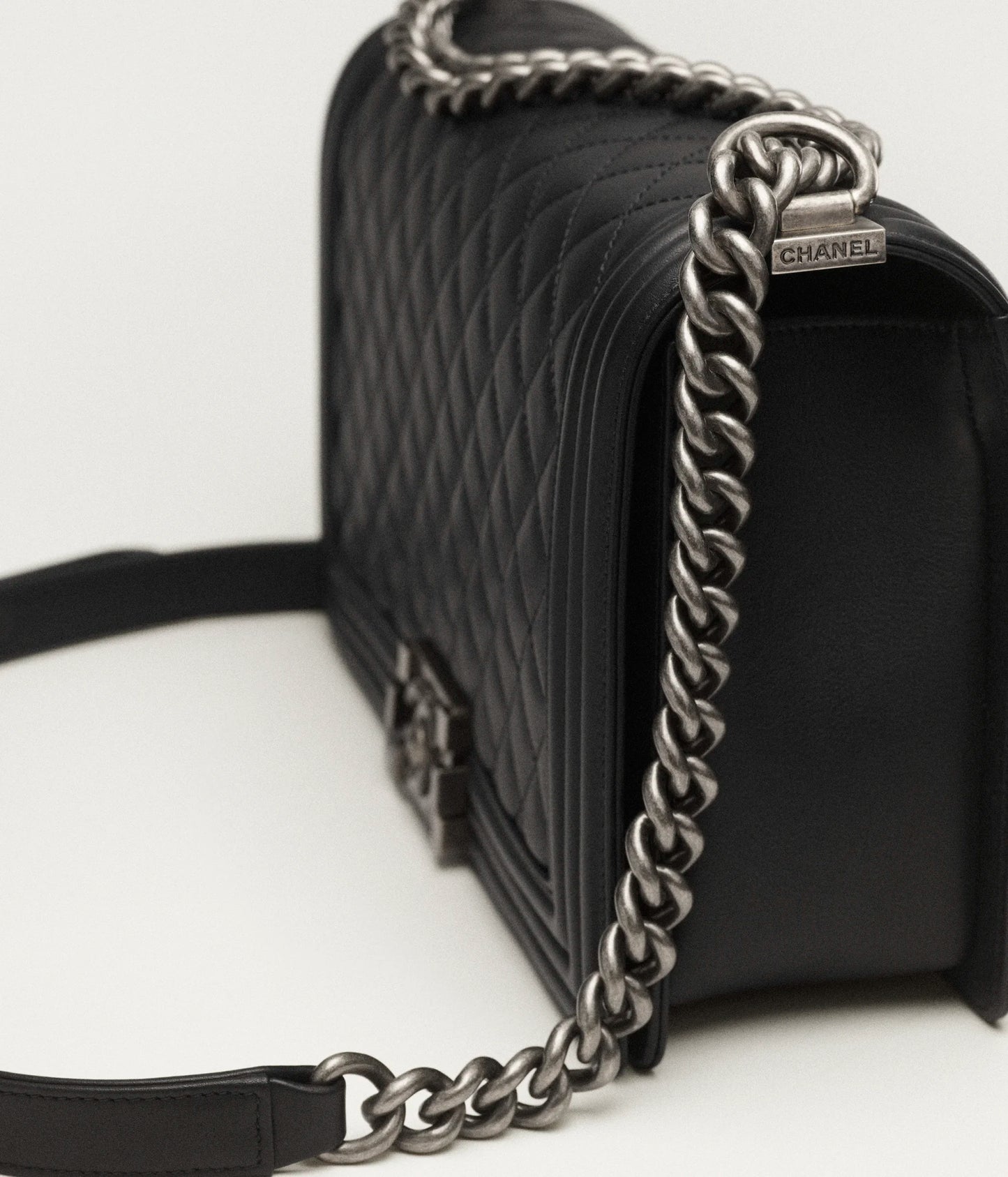 Chanel Large Boy Chanel Handbag Calfskin & Ruthenium-Finish Metal - Black