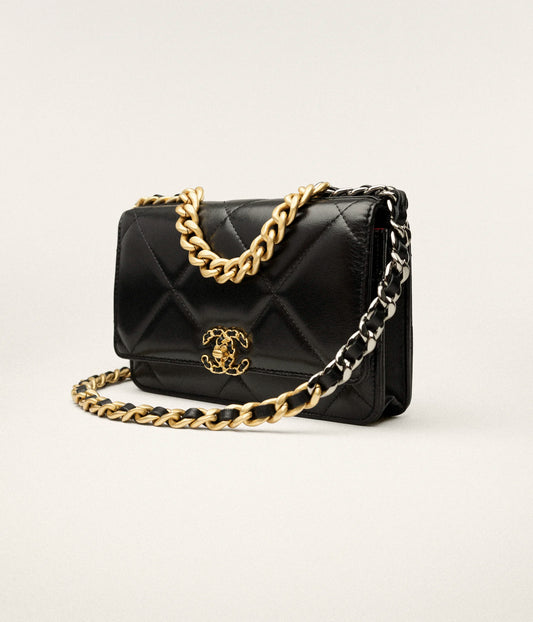 Chanel 19 Wallet On Chain Shiny Lambskin, Gold-Tone, Silver-Tone & Ruthenium-Finish Metal - Black