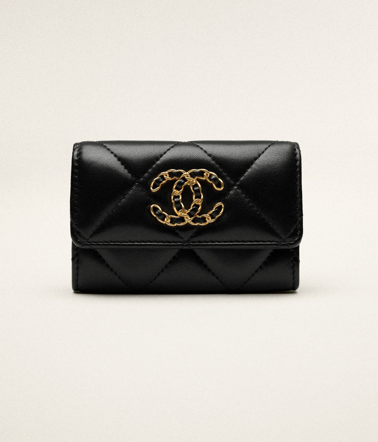 Chanel 19 Flap Card Holder Shiny Lambskin, Gold-Tone, Silver-Tone & Ruthenium-Finish Metal - Black