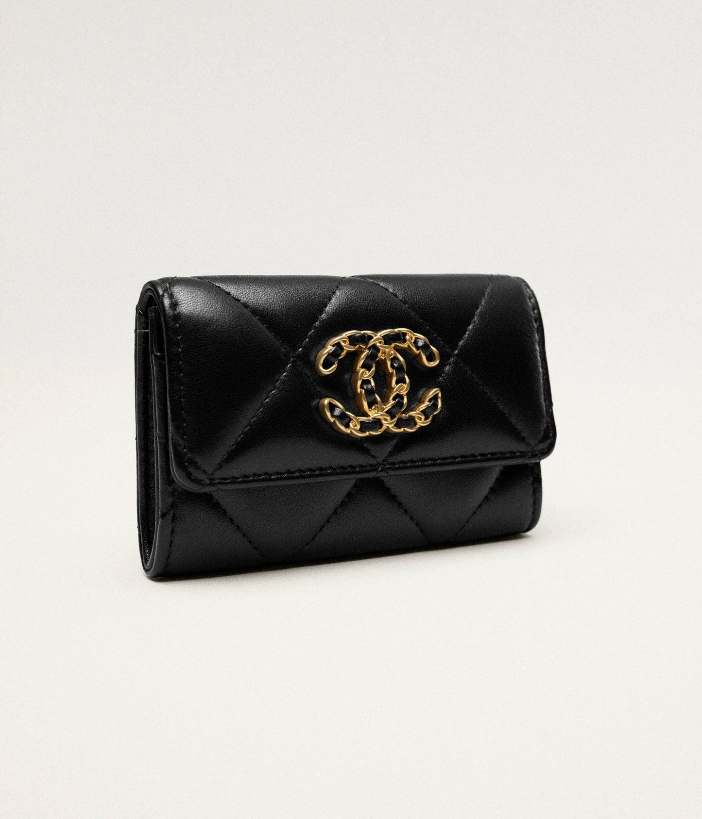 Chanel 19 Flap Card Holder Shiny Lambskin, Gold-Tone, Silver-Tone & Ruthenium-Finish Metal - Black
