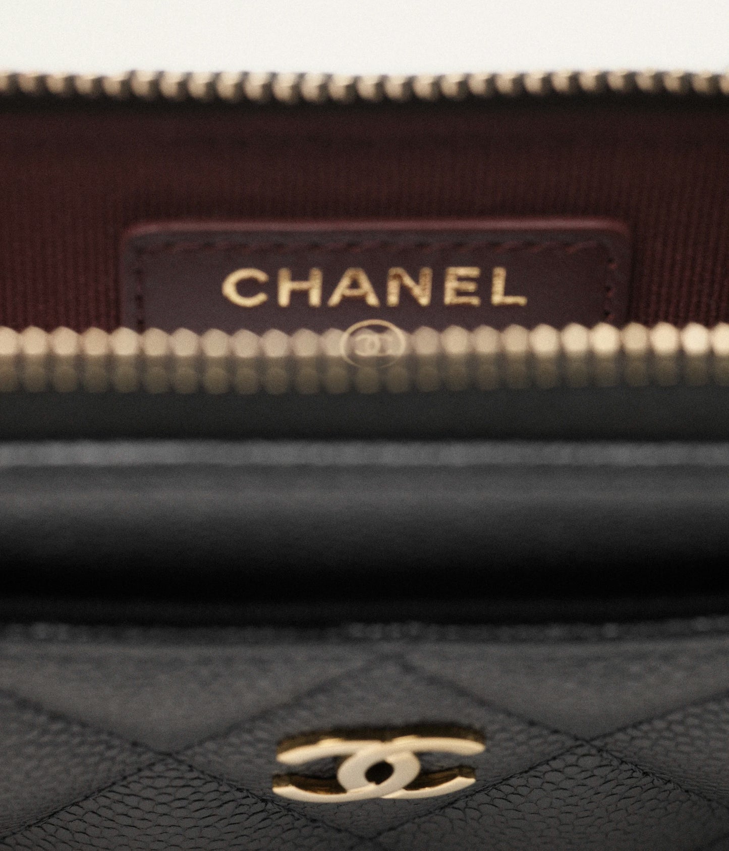 Chanel Classic Zipped Card Holder Grained Shiny Calfskin & Gold-Tone Metal - Black