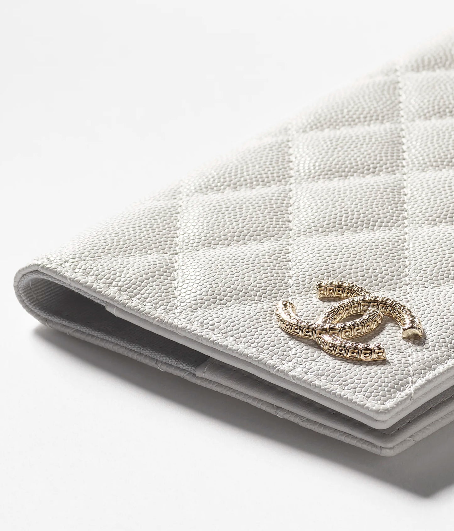 Chanel Passport Holder Grained Shiny Calfskin & Gold-Tone Metal - Light Grey