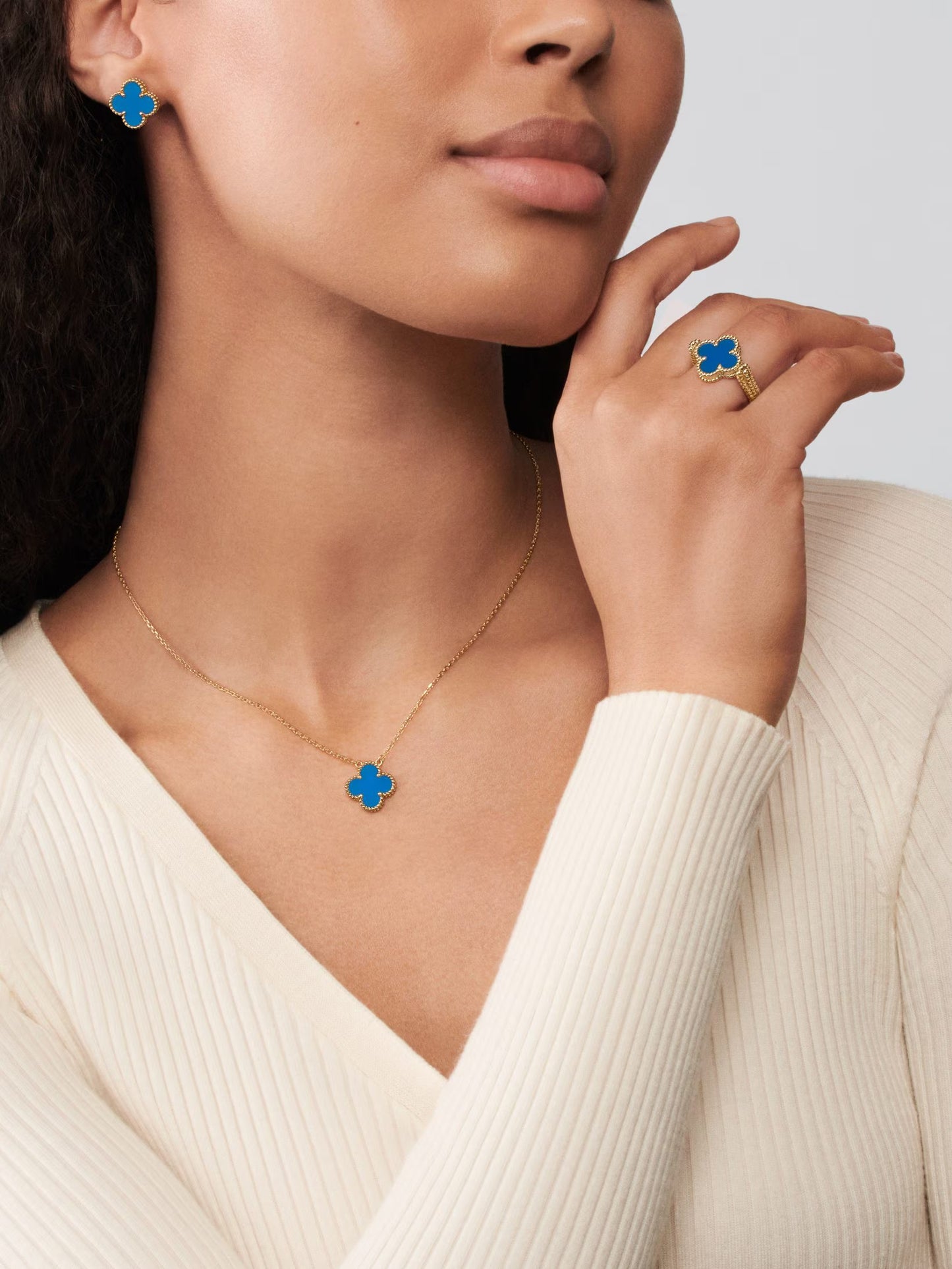 Van Cleef & Arpels, Vintage Alhambra pendant, 18K yellow gold, blue agate